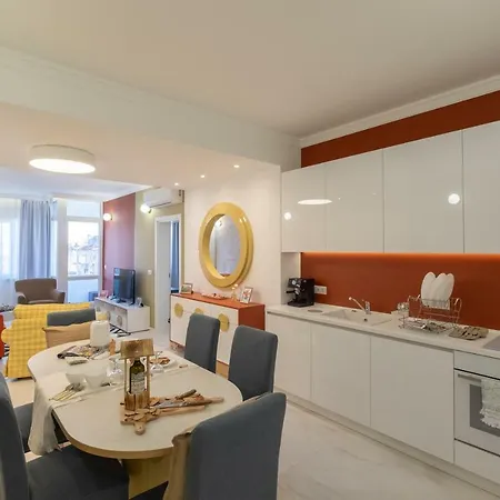 Vitosha Blvd 3-bedroom, 2-bathroom Lux * София