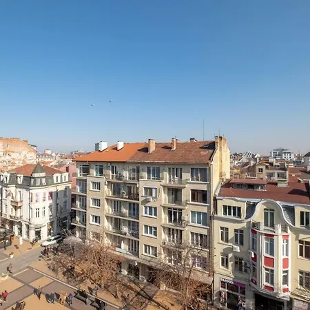Апартамент Vitosha Blvd 3-bedroom, 2-bathroom Lux София