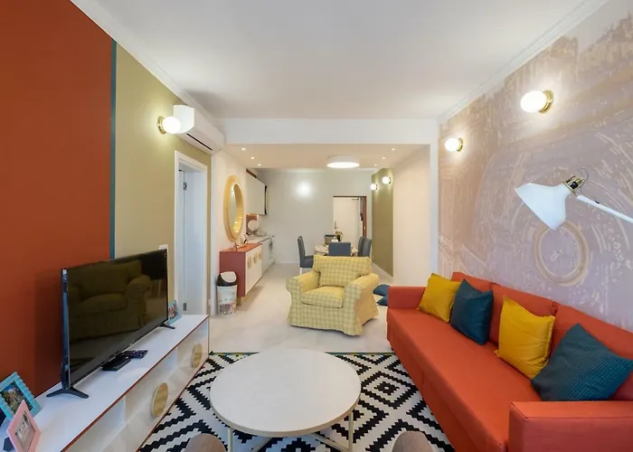 Vitosha Blvd 3-bedroom, 2-bathroom Lux Sofía