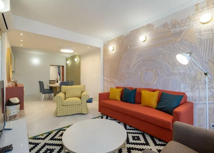 Vitosha Blvd 3-bedroom, 2-bathroom Lux Apartamento *