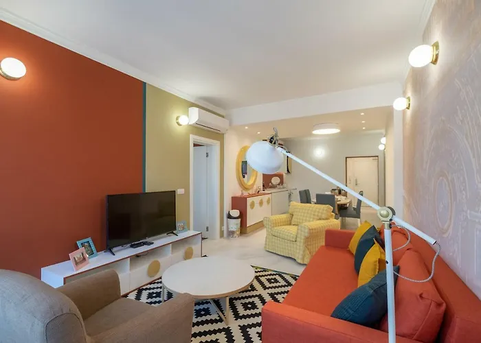 Vitosha Blvd 3-bedroom, 2-bathroom Lux Apartamento Sofía