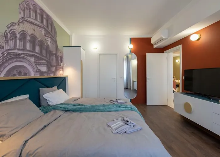 Vitosha Blvd 3-bedroom, 2-bathroom Lux Apartamento Sofía