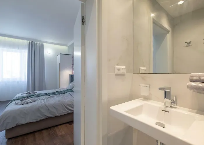Vitosha Blvd 3-bedroom, 2-bathroom Lux Sofía