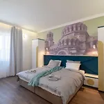 Vitosha Blvd 3-bedroom, 2-bathroom Lux Apartamento