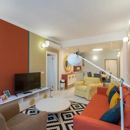 Vitosha Blvd 3-bedroom, 2-bathroom Lux Lägenhet Sofia