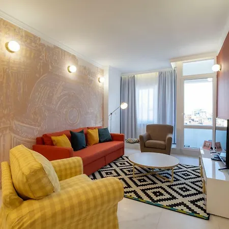 Vitosha Blvd 3-bedroom, 2-bathroom Lux * София