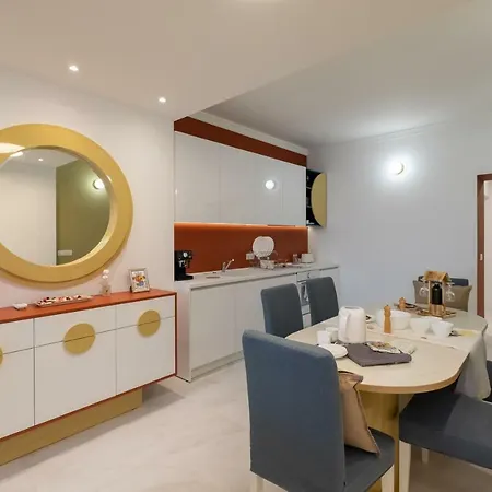 شقة Vitosha Blvd 3-bedroom, 2-bathroom Lux *