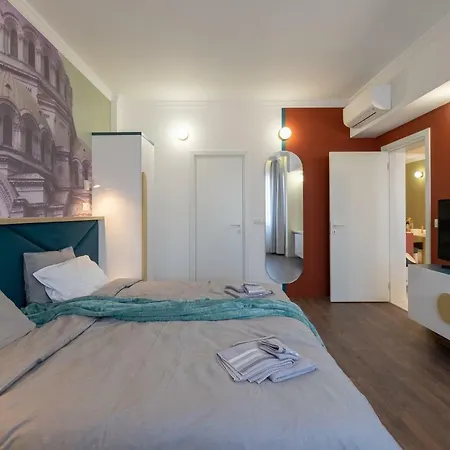 Vitosha Blvd 3-bedroom, 2-bathroom Lux Апартаменты София