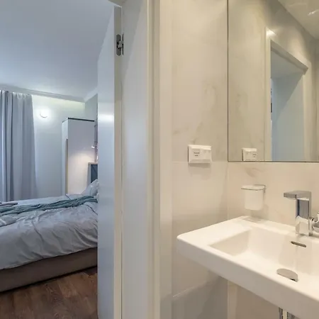 Vitosha Blvd 3-bedroom, 2-bathroom Lux София