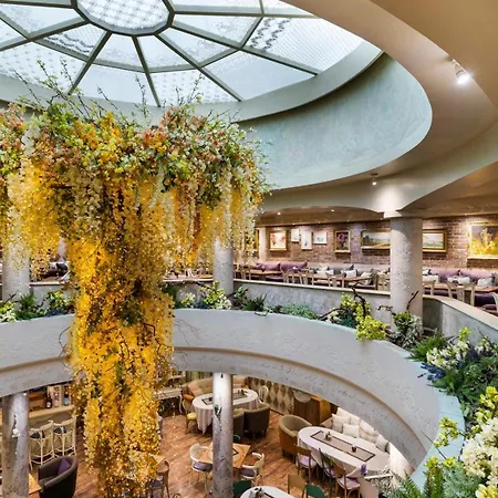 Vitosha Blvd 3-bedroom, 2-bathroom Lux София