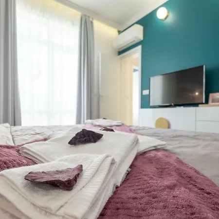 アパート Vitosha Blvd 3-bedroom, 2-bathroom Lux ソフィア