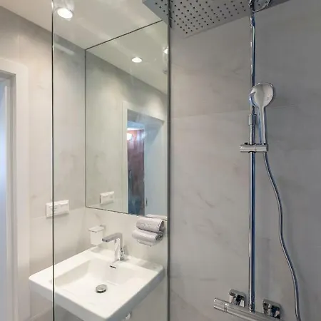 Vitosha Blvd 3-bedroom, 2-bathroom Lux * София